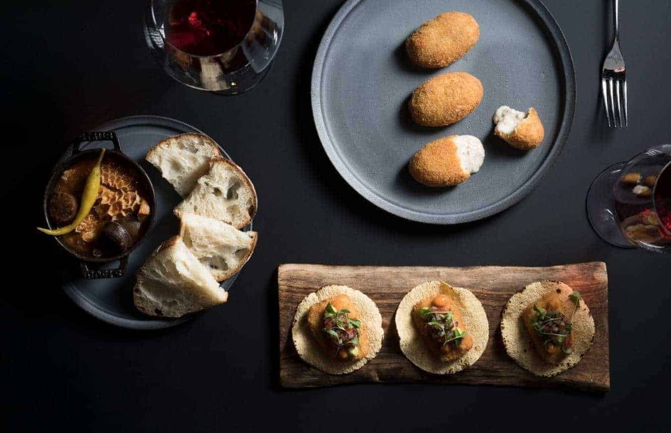 Restauranter i Singapore. Iggy´s Singapore, Mini-Gastro-Bar-Beef-tripe-fish-tacos-and-croquette