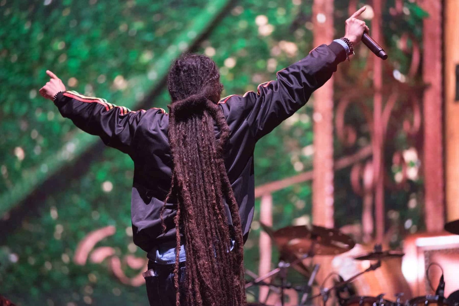 damian-marley-singing-live-bontida-romania-july-damian-marley-four-time-grammy-award-winner-son-reggae-legend-bob marley