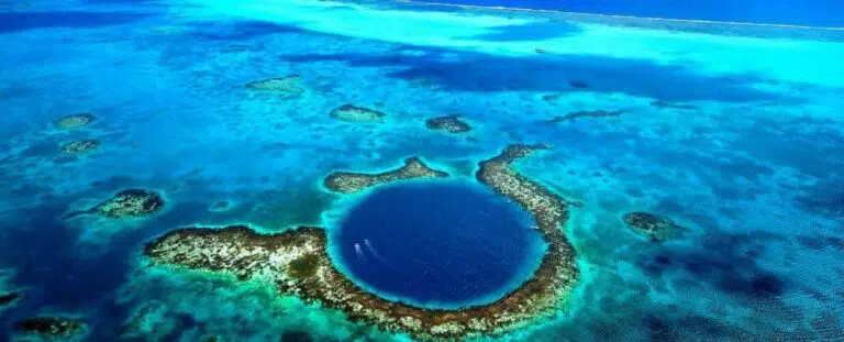 Dykkerferie til Belize. great_belize_barrier_reef set fra luften