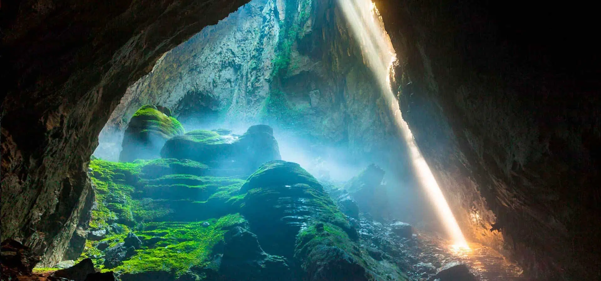 the world´s biggest cave Son Doong grotten. Vietnam