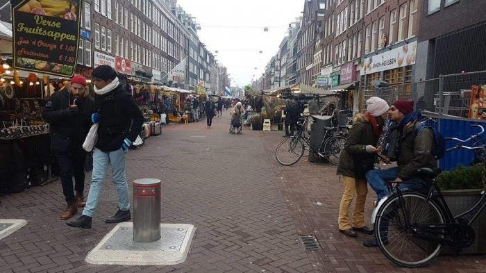  Albert Cuyp. Europe´s largest outdoor market and biggest street market, Amsterdam 
