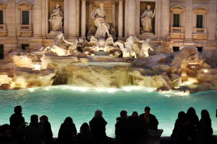 Trevi fontænen aften, (Fontana di Trevi), Rome, Italy..jpg