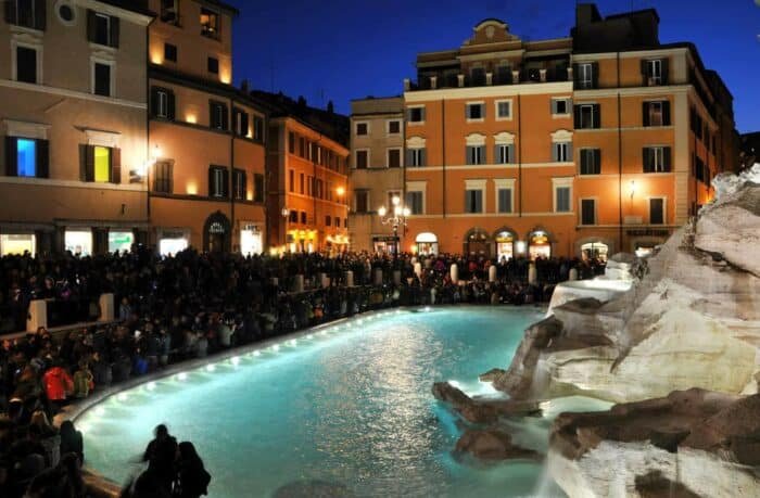 Trevi fontænen med ny nat belysning, (Fontana di Trevi), Rome