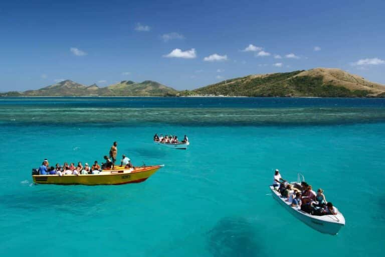 Fiji boat hover on turquiose water
