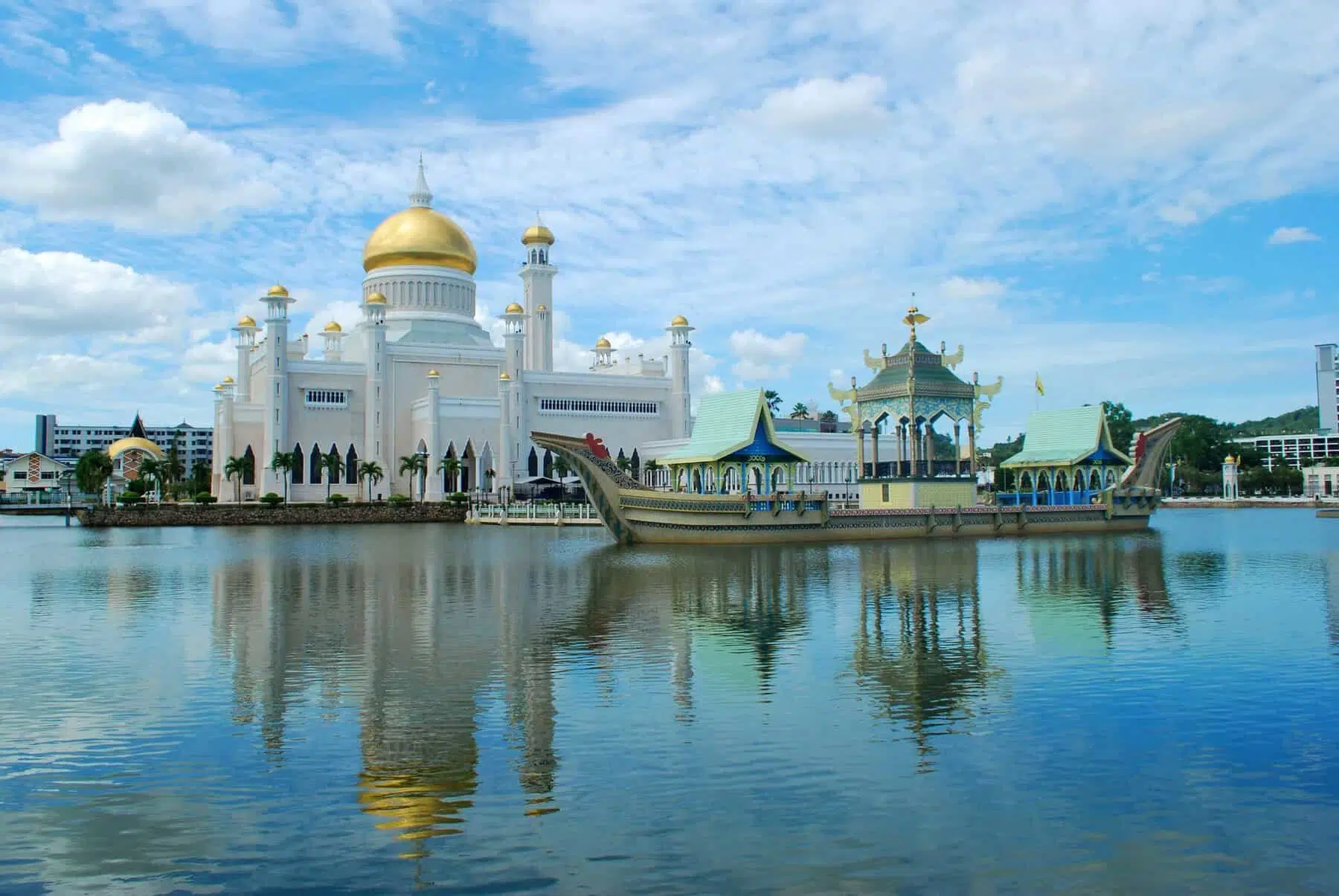 One of the smallest countries in Asia: The white golden-domed Sultan Omar Ali Saifuddien Mosque in Bandar Seri Begawan, the capital of Brunei, on the island of Borneo.
