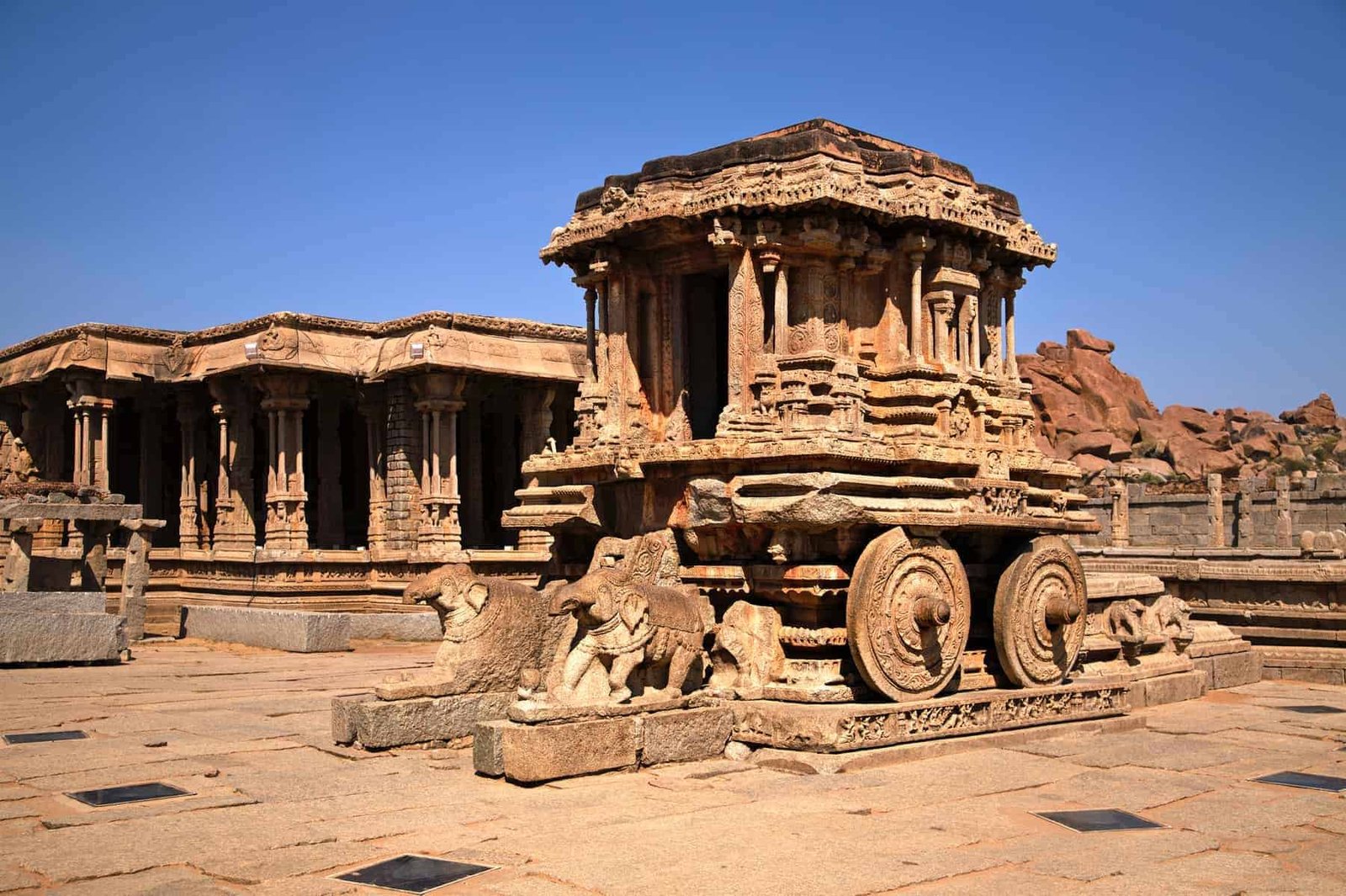 Stone chariot in the vittalla temple in Hampi. India