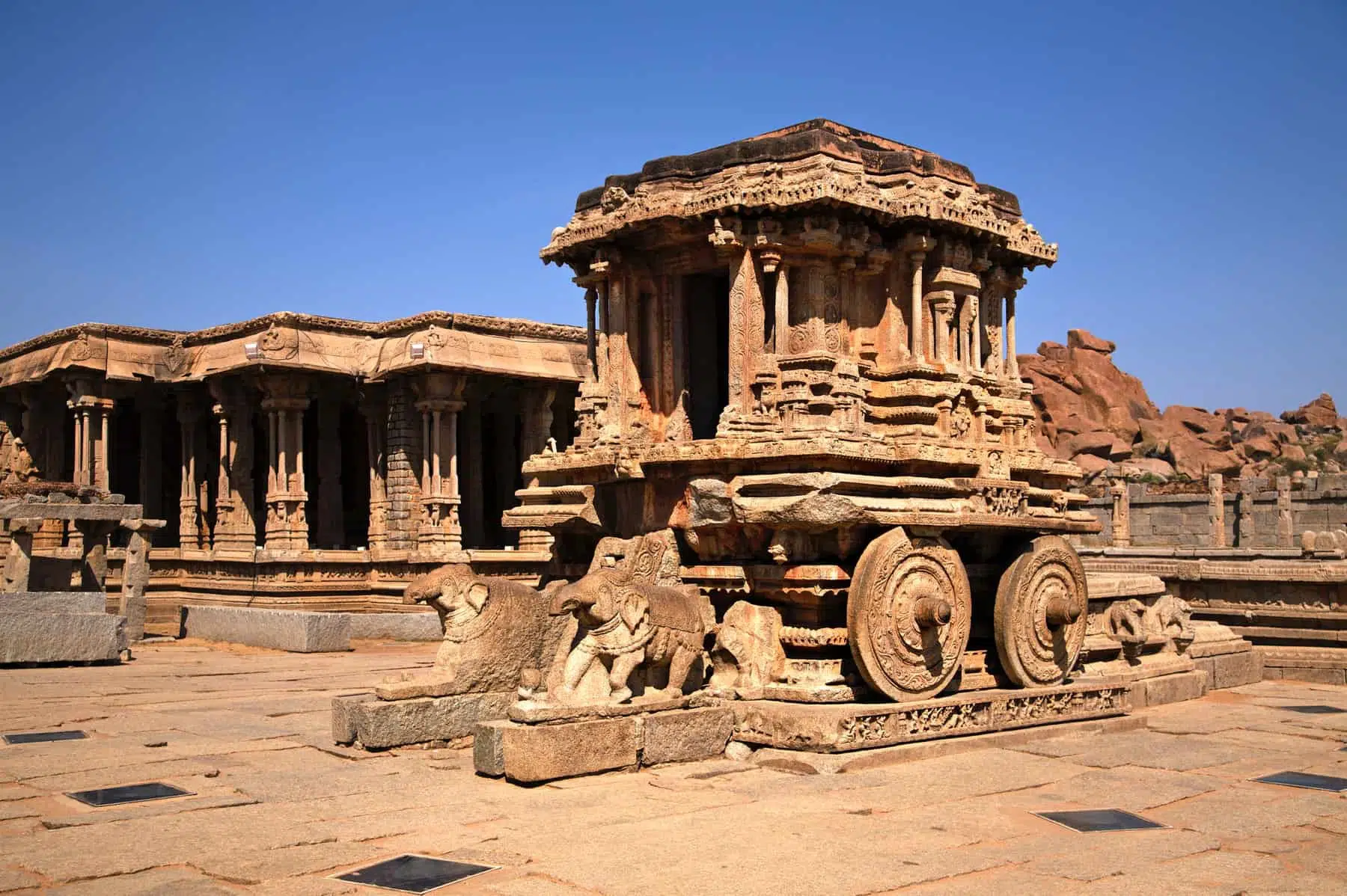 Stone chariot in the vittalla temple in Hampi. India