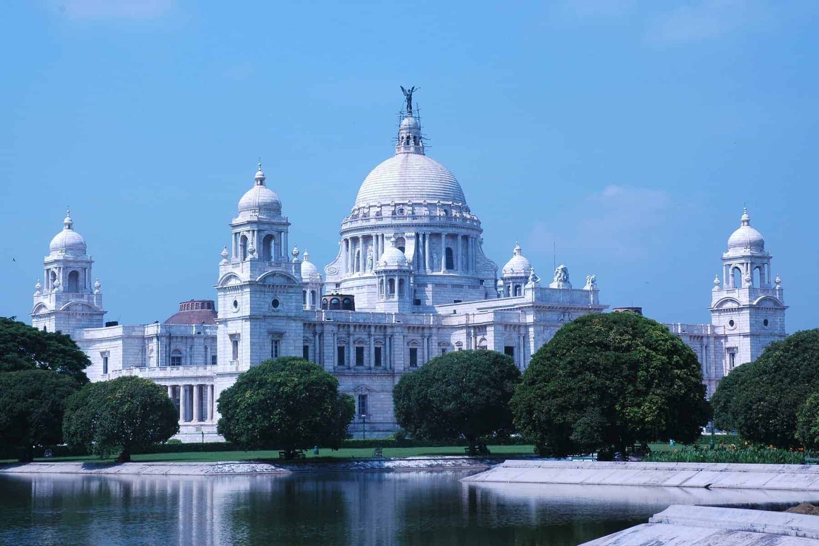 The full view of Victoria Memorial, Kolkata (Calcutta), India, in a bright and sunny day.
