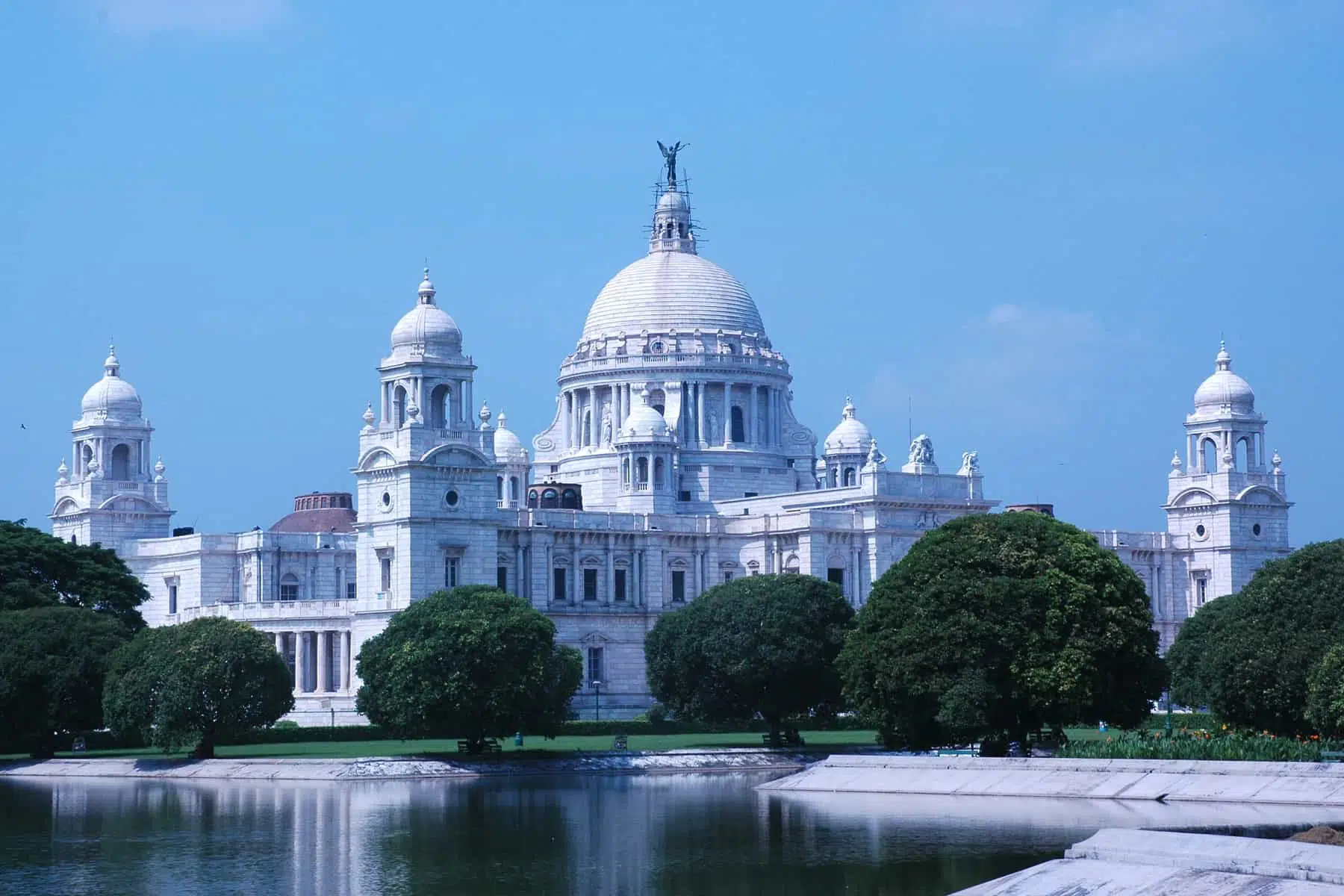 The full view of Victoria Memorial, Kolkata (Calcutta), India, in a bright and sunny day.