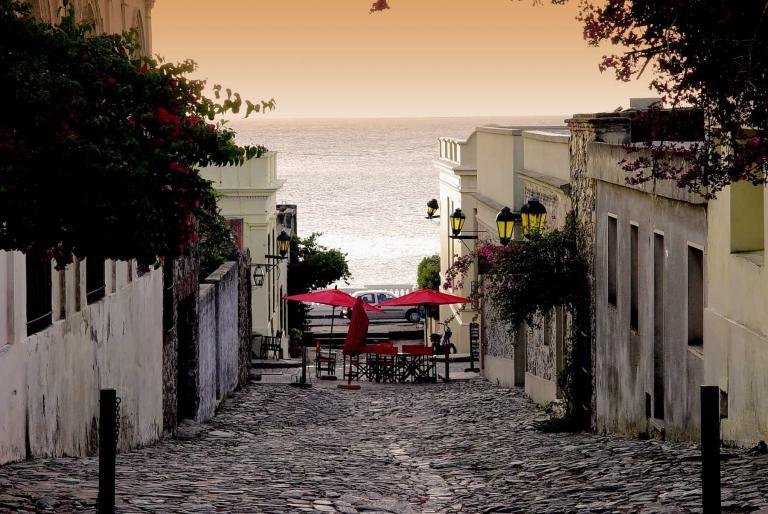 An evening drink overlooking the sea (Colonia del Sacramento, Uruguay)