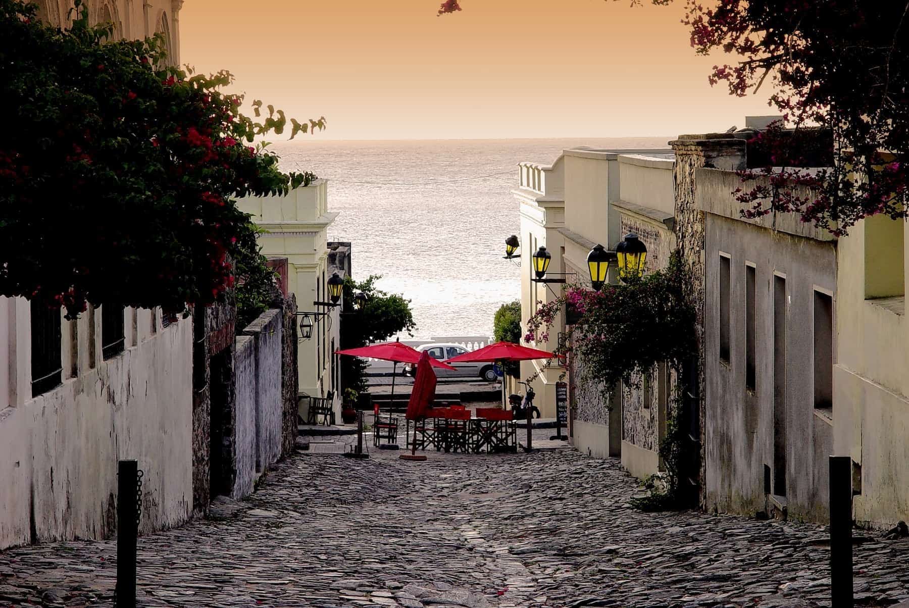 An evening drink overlooking the sea (Colonia del Sacramento, Uruguay)