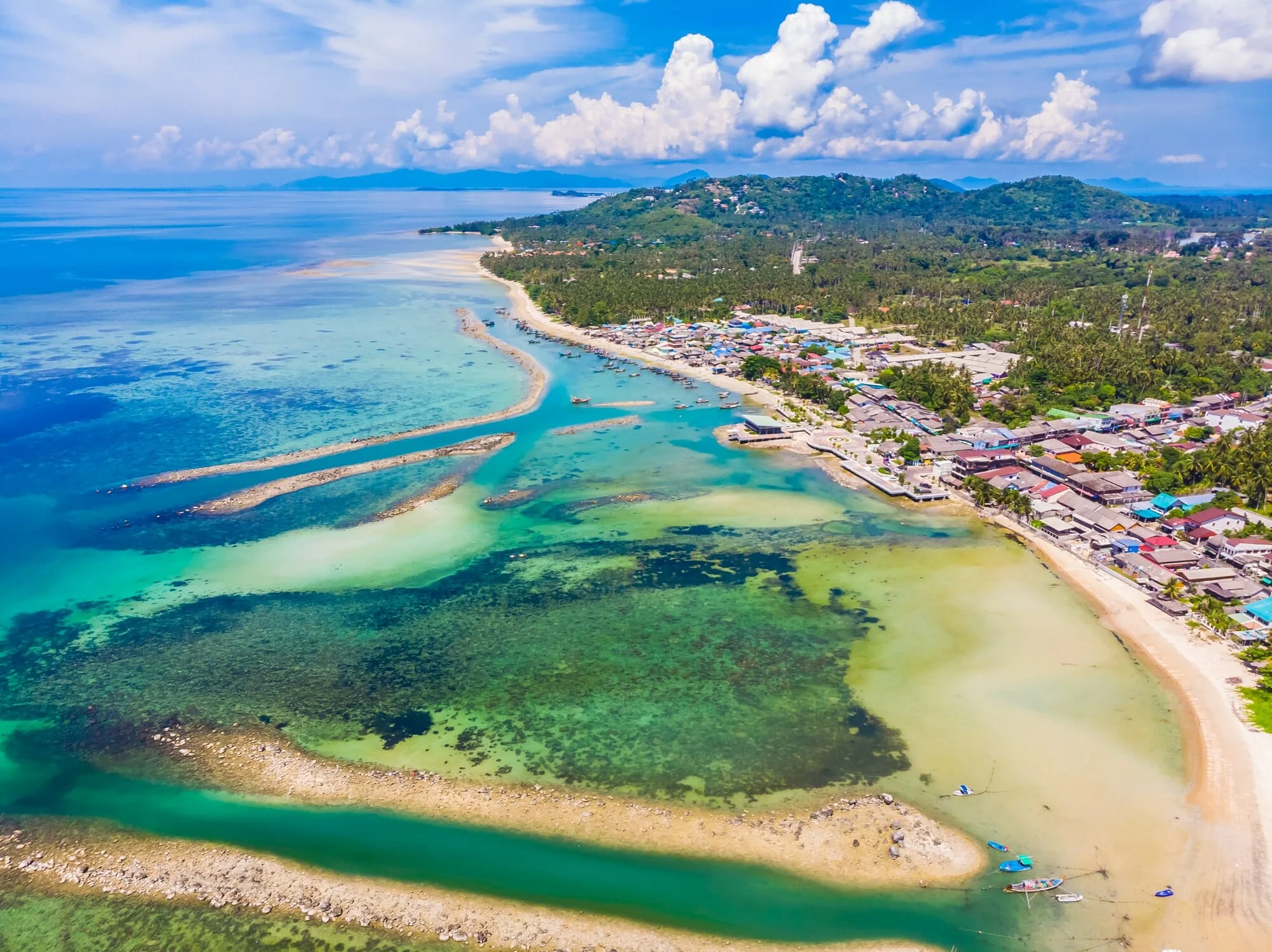 travel thailand november 1st — Aerial view of beautiful tropicAerial view of beautiful tropical beach and sea with palm and other tree in Koh Samui island, Thailand al beach and sea with palm and other tree in koh samui island for travel and vacation