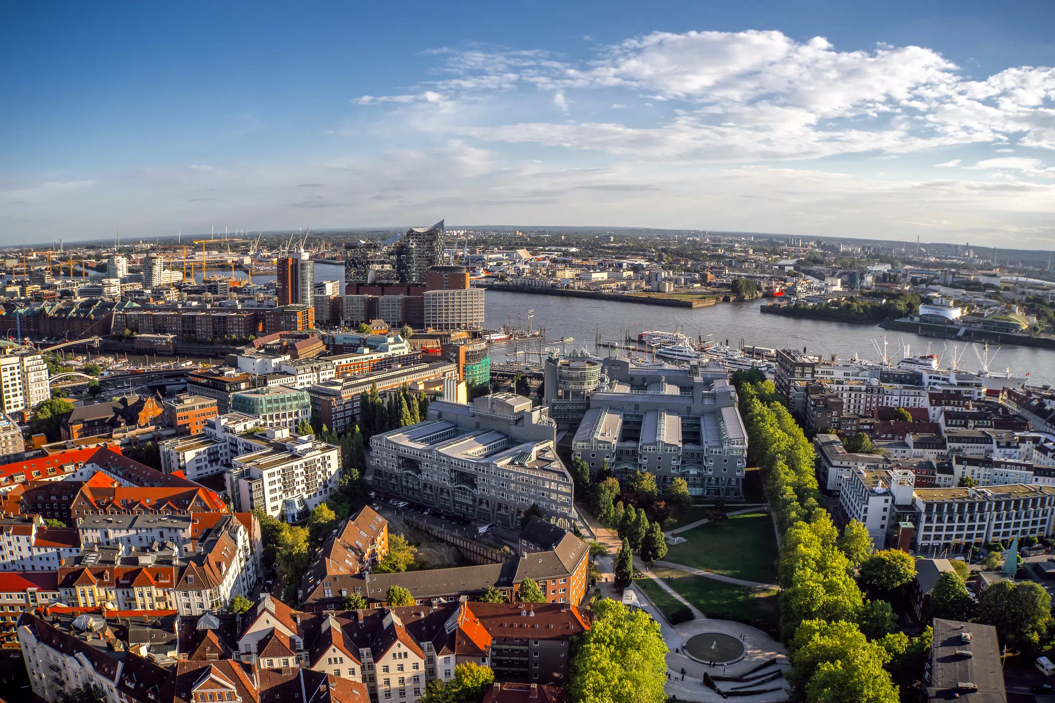 should visit hamburg — Hamburg skyline