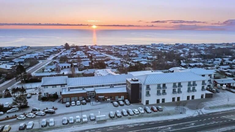 Denmark has a variety of seaside hotels, ranging from luxury resorts to cozy bed and breakfasts. Here are some of the best seaside hotels in Denmark: