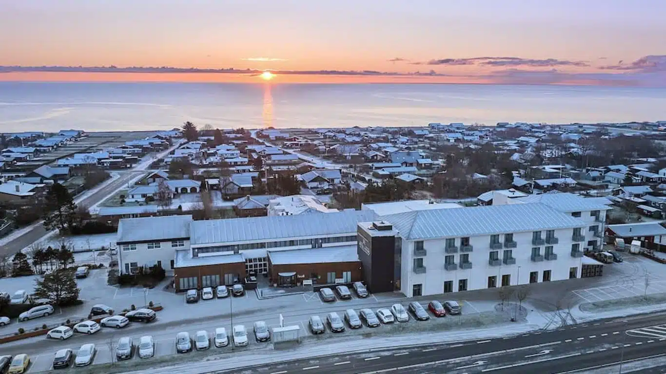 Denmark has a variety of seaside hotels, ranging from luxury resorts to cozy bed and breakfasts. Here are some of the best seaside hotels in Denmark: