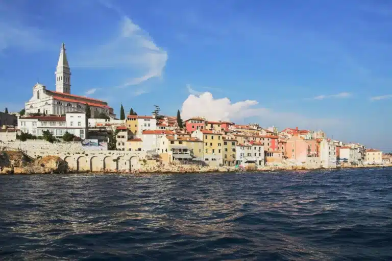 Investing in a holiday home in Croatia can be a great opportunity due to its stunning coastline, historic cities, and natural beauty