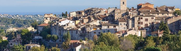 Vence is a beautiful town nestled in the hills of the French Riviera, about 13 kilometers (8 miles) north of Nice. It has a population of around 18,000 people and is known for its art, history, and stunning views.