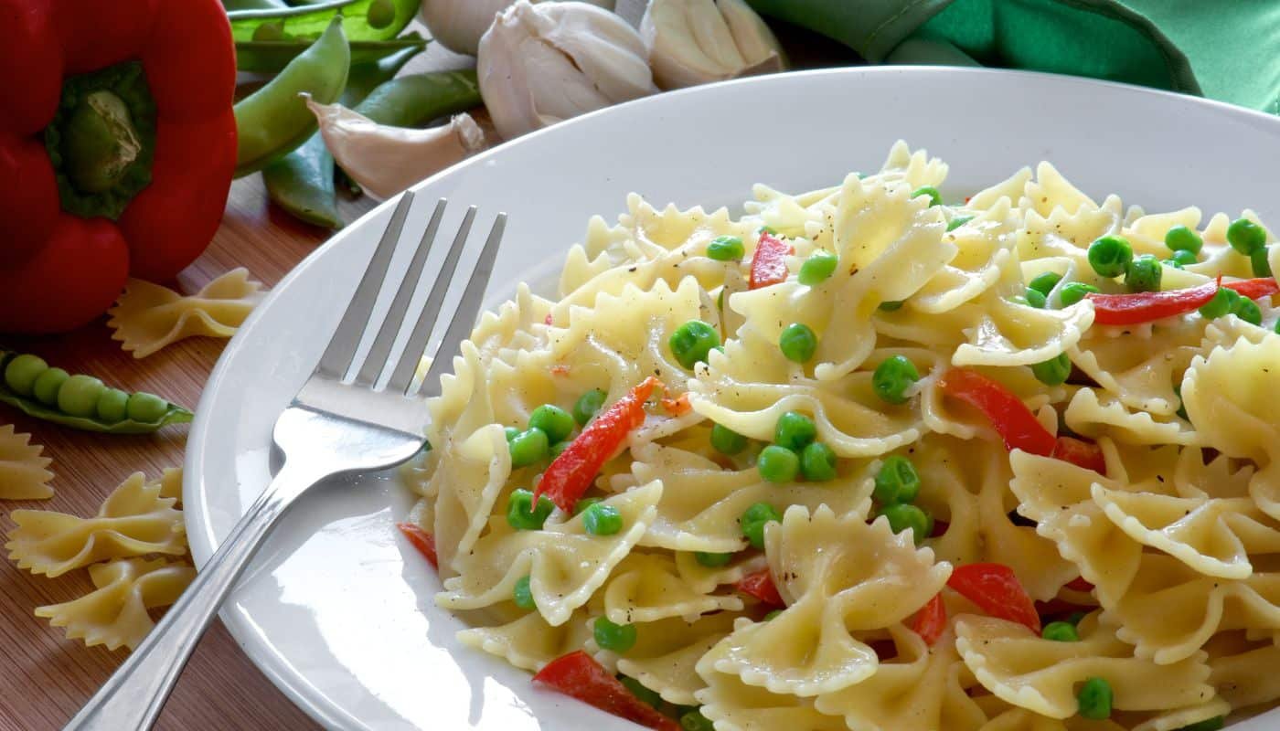 A farfalle vegetable dish